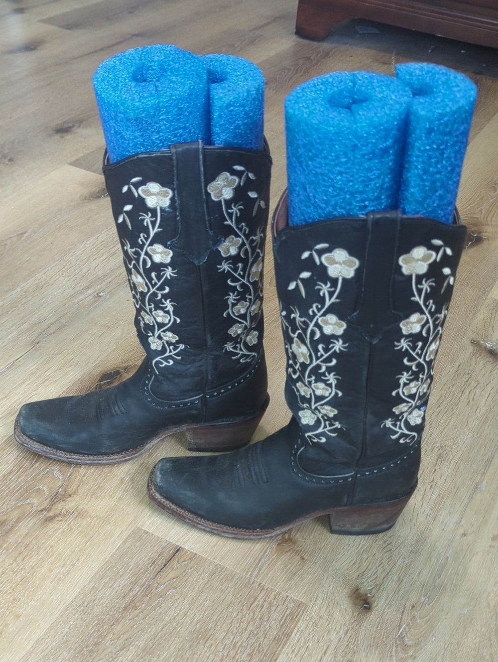 Tanner Mark brand Black Embroidered Women's Western  CowboyBoots - Floral Detail